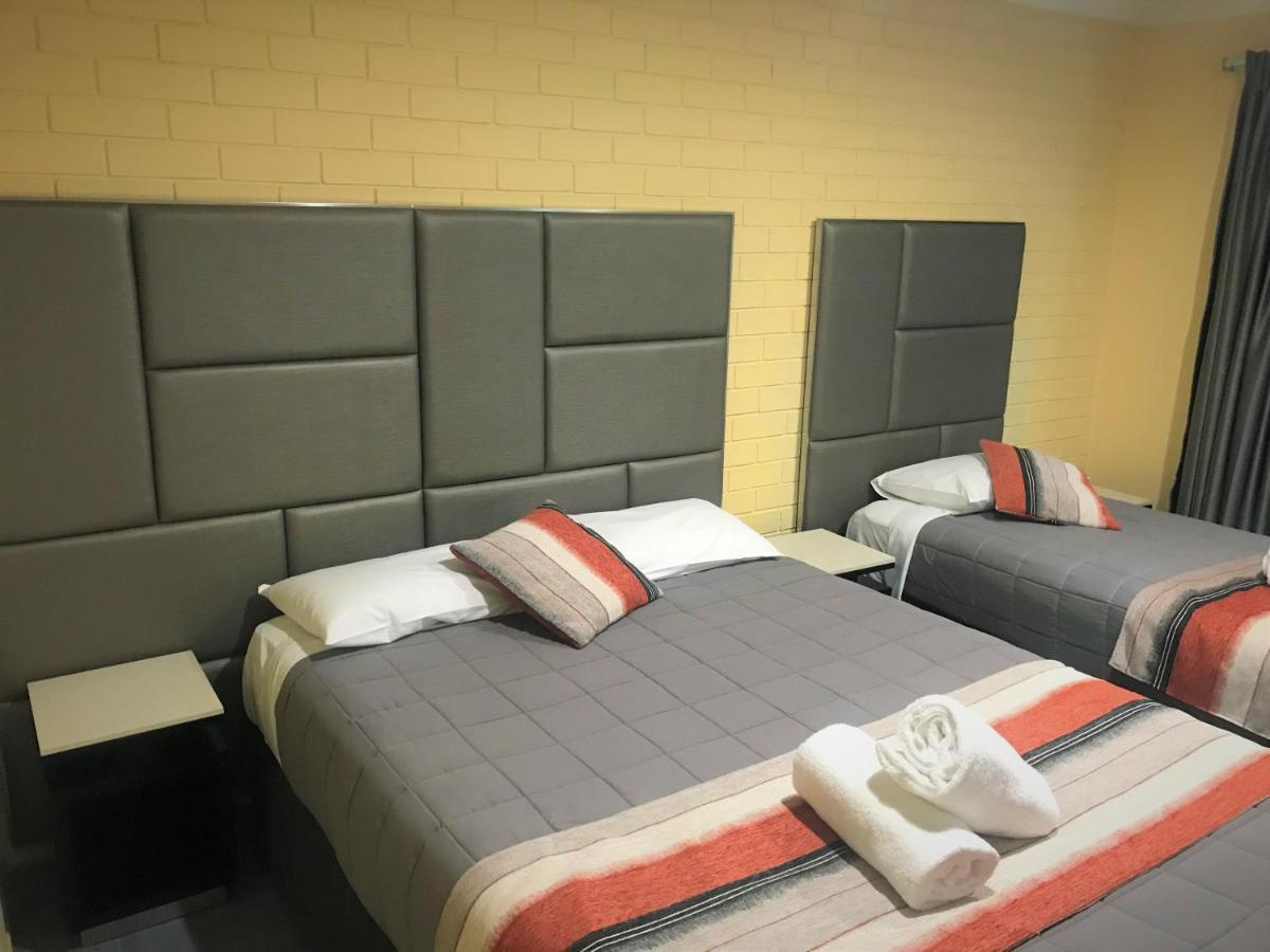 Toukley Motor Inn Bagian luar foto