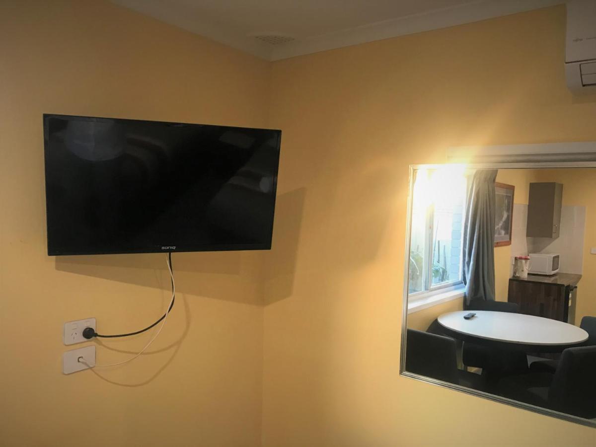 Toukley Motor Inn Bagian luar foto