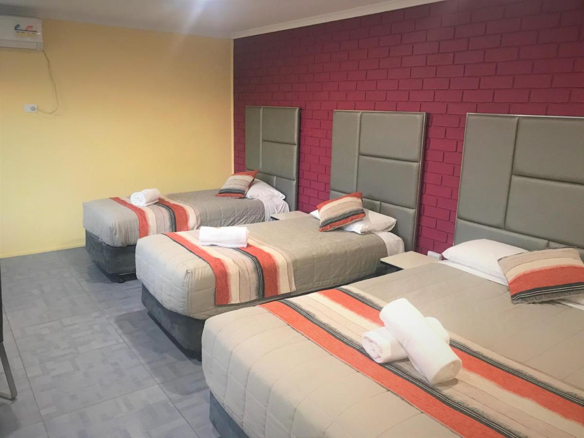 Toukley Motor Inn Bagian luar foto