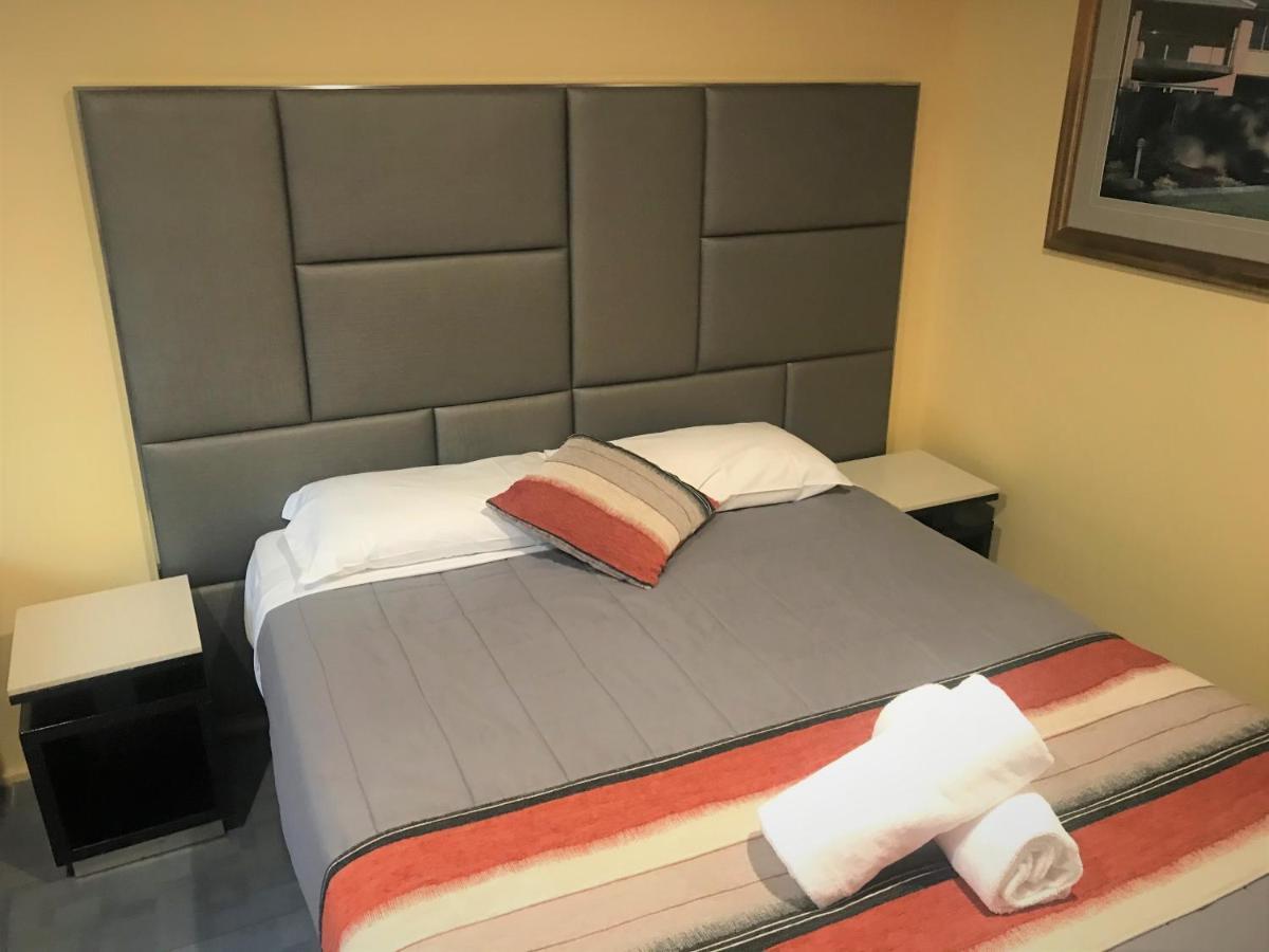 Toukley Motor Inn Bagian luar foto