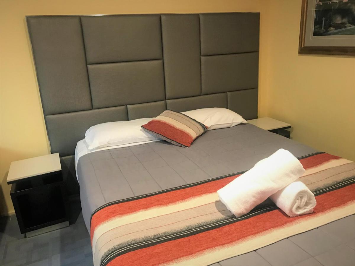 Toukley Motor Inn Bagian luar foto