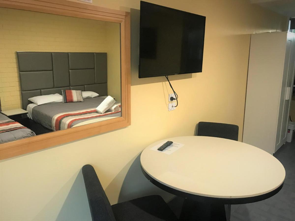 Toukley Motor Inn Bagian luar foto